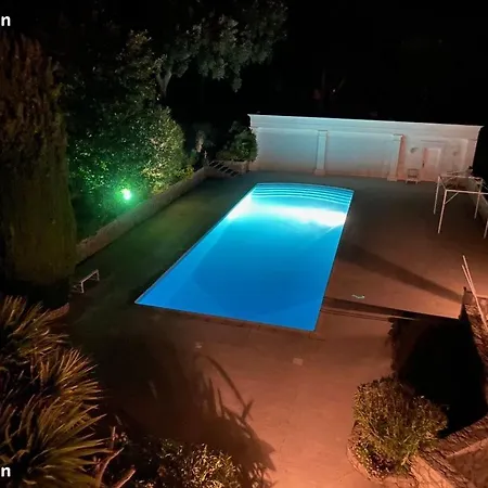 Chambre Luxueuse Au Calme Avec Vue Panoramique Sur La Baie De Cannes Et L Esterel Immense Piscine 3*
