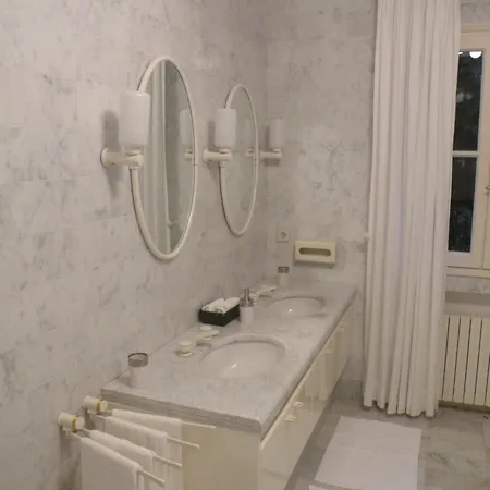 Chambre Luxueuse Au Calme Avec Vue Panoramique Sur La Baie De Cannes Et L Esterel Immense Piscine 게스트하우스 Fréjus