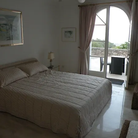 게스트하우스 Chambre Luxueuse Au Calme Avec Vue Panoramique Sur La Baie De Cannes Et L Esterel Immense Piscine